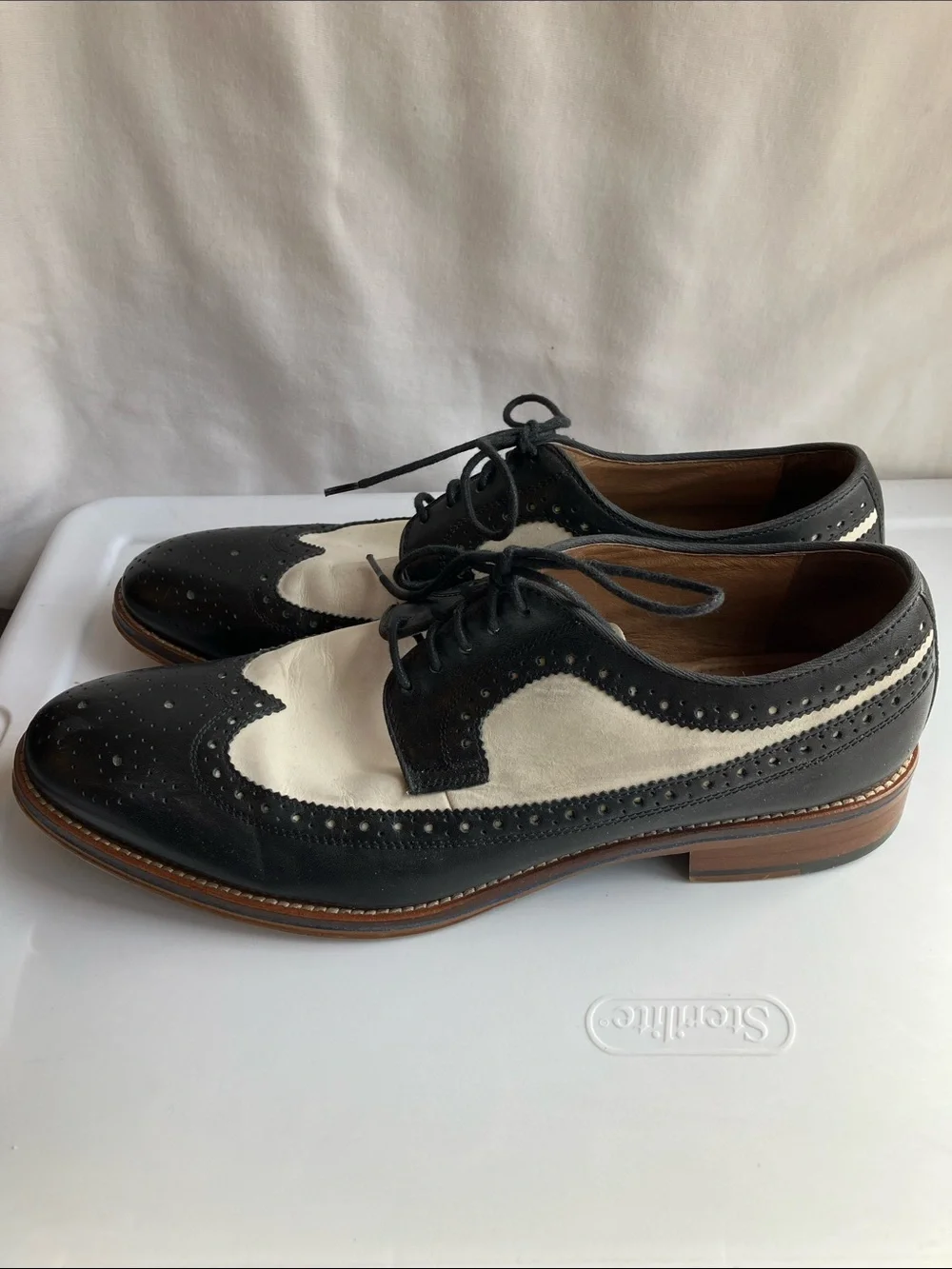 Johnston & Murphy Conard Wingtip spectator Oxford dress shoes b&w